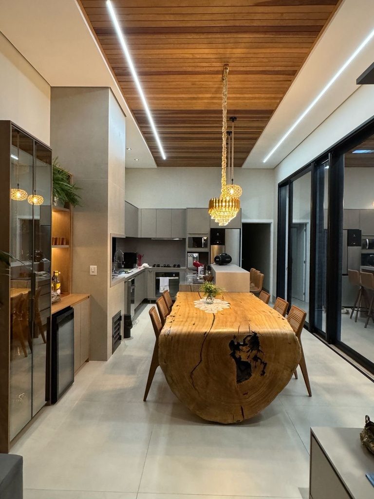 03fb1b0b-4d5e-40d8-ab6b-03d047367cf9