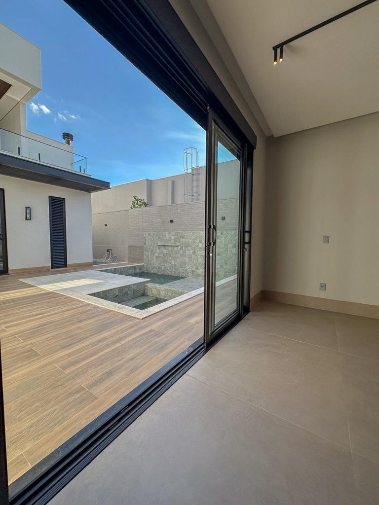 0f64869d-7c38-42a5-8a88-82584df5838e