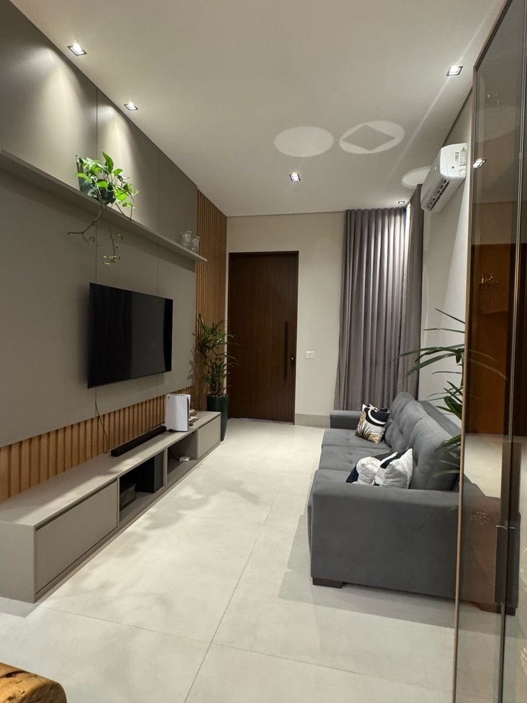 8d76e8f5-e2ac-4e40-9adf-59370c074822