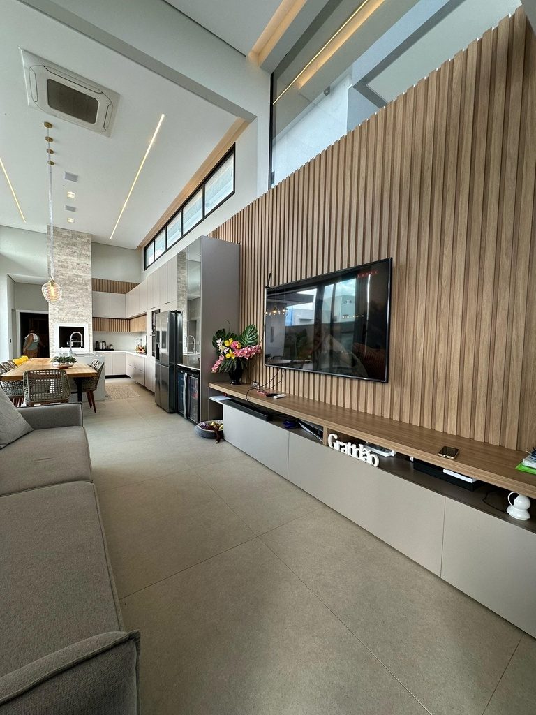 949b99cb-dbf6-4dc1-94e8-570be19cbd75