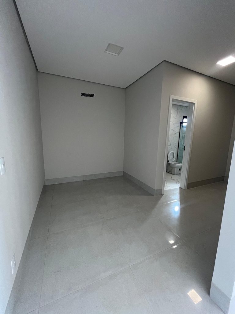 WhatsApp Image 2025-01-08 at 16.48.24 (4)