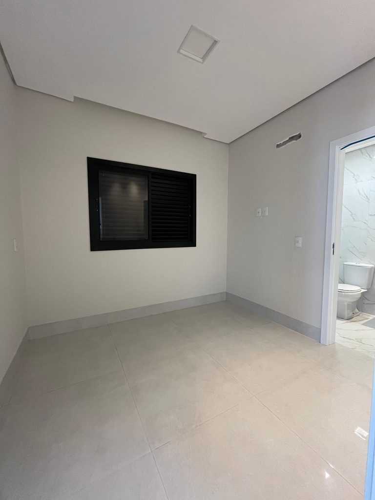 WhatsApp Image 2025-01-08 at 16.48.24