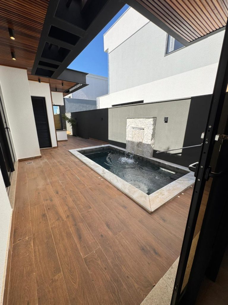 WhatsApp Image 2025-05-23 at 17.56.09 (1)