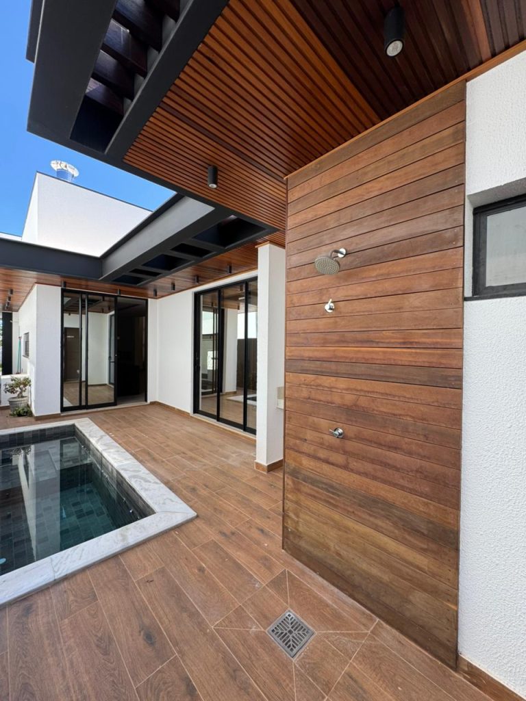 WhatsApp Image 2025-05-23 at 17.56.09