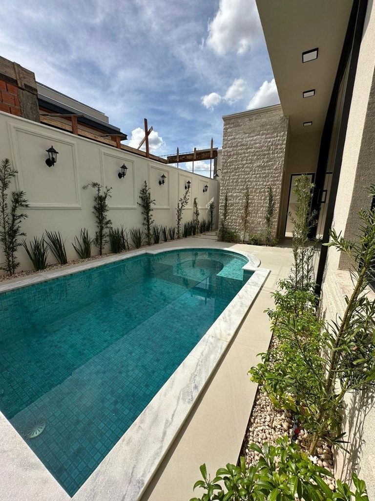 e871bc78-ddef-4a1d-9738-1771b26a1ccc