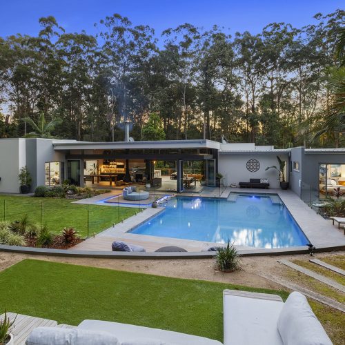 luxury-modern-home-with-pool (1) luxury-modern-home-with-pool (1)